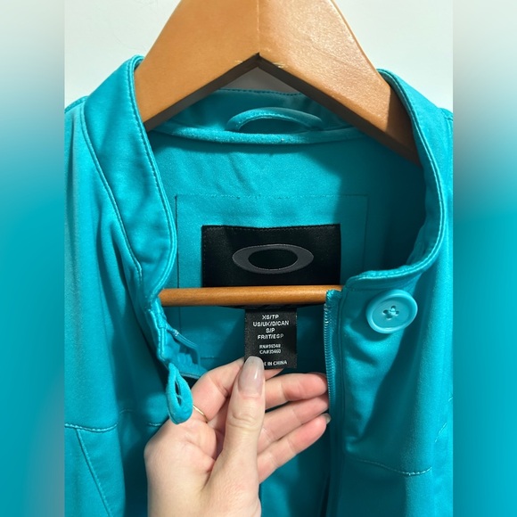 Oakley Women’s Zip Up size XS (fits more like S) - Picture 3 of 10